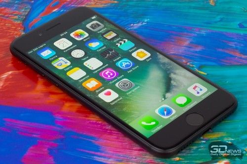 Apple iPhone 7 (выпущен в 2016 году)