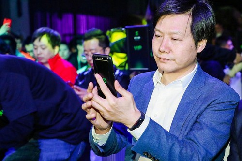 Глава Xiaomi ненароком показал Mi Band третьего поколения