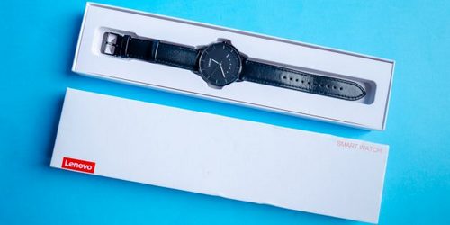 Lenovo Watch S: комплектация и внешний вид