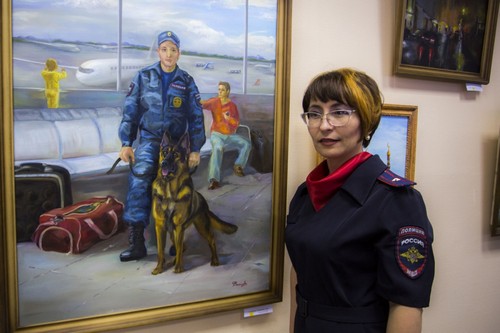 Художник в погонах: майор полиции открыла выставку своих картин