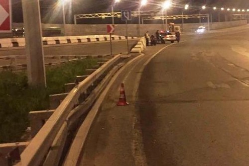 Мотоциклист врезался в отбойник на Бугринском мосту и попал в реанимацию