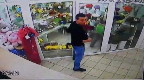 Опубликовано видео дерзкого нападения на цветочный салон