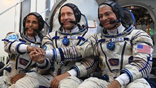 Члены основного экипажа 53/54-й экспедиции на Международную космическую станцию перед началом комплексных экзаменационных тренировок в Центре подготовки космонавтов. 31 августа 2017