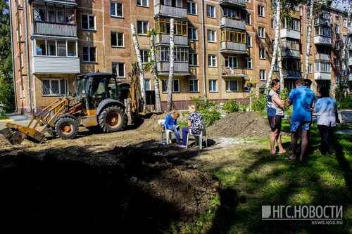 Жители дома № 43 не дают построить парковку возле детской площадки
