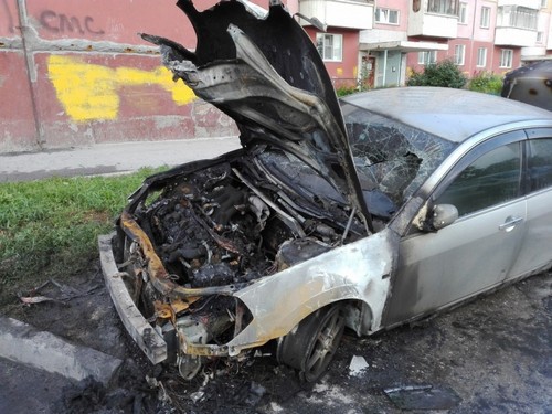 В Кировском районе подожгли припаркованный «Ниссан»