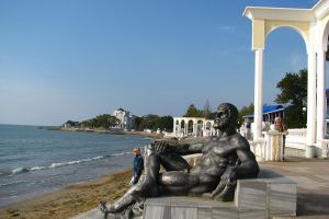 Заплыв, молебен и карнавал: в Крыму готовятся отметить середину лета