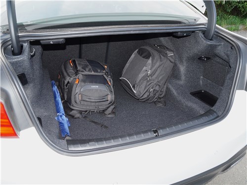 BMW 520d 2017 багажное отделение